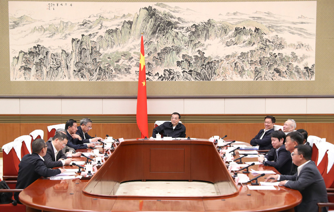 2019年11月12日，百乐博股份董事长温志芬等企业家代表出席经济局势专家和企业家座谈会并讲话。